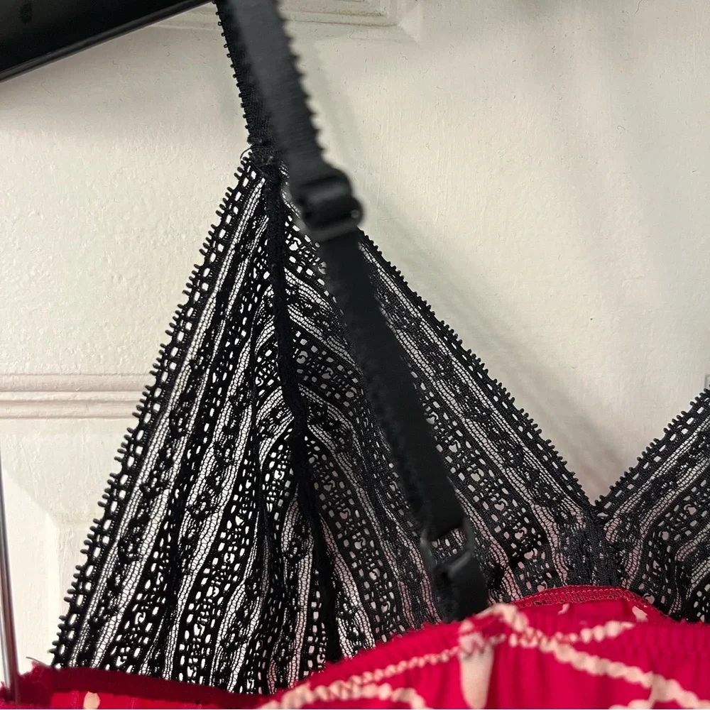 Gilligan & O'Malley Red, White and Black Intimates Sleep Cami, Size Medium